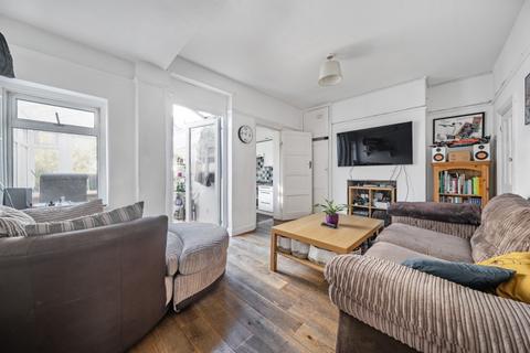 3 bedroom house to rent, Hawks Road, Kingston Upon Thames, KT1