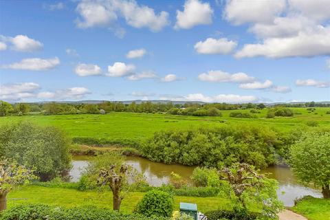 1 bedroom flat for sale, Station Road, Pulborough, West Sussex