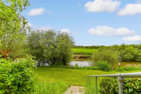 1 bedroom flat for sale, Station Road, Pulborough, West Sussex