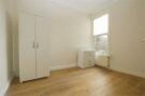 4 bedroom terraced house to rent, Chapter Road, Willesden