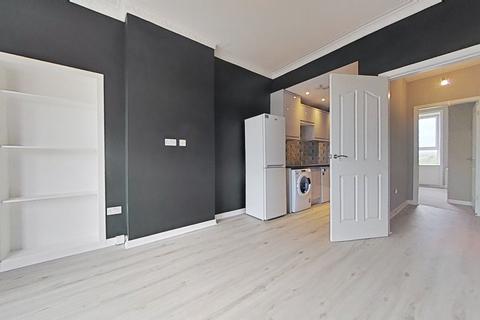2 bedroom flat to rent, Maukinfauld Road, Glasgow, Glasgow City, G32
