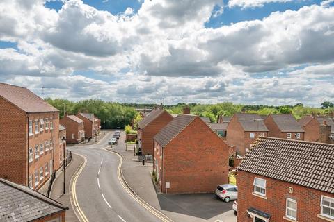 2 bedroom flat for sale, Aylesbury,  Buckinghamshire,  HP19