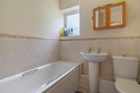 2 bedroom flat for sale, Aylesbury,  Buckinghamshire,  HP19