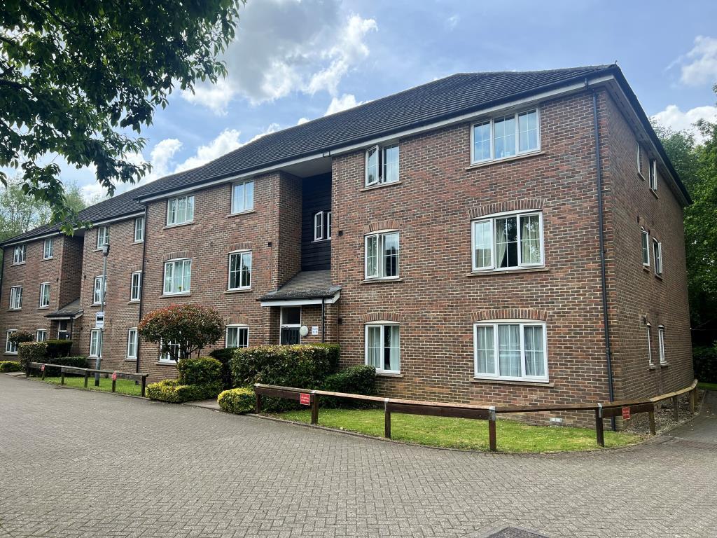 Lordsmill Court, Chesham, HP5 2 bed apartment - £1,600 pcm (£369 pw)