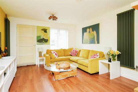 102 Bracken Close, Carterton, OX18 1TG