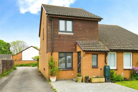 102 Bracken Close, Carterton, OX18 1TG