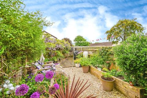 102 Bracken Close, Carterton, OX18 1TG