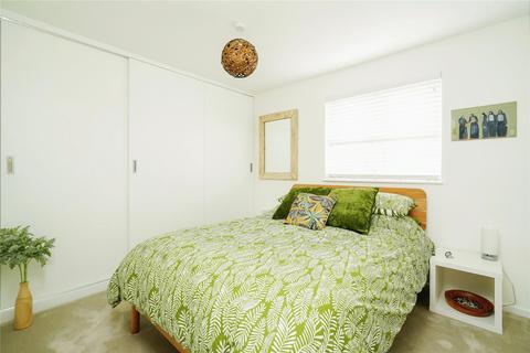 102 Bracken Close, Carterton, OX18 1TG
