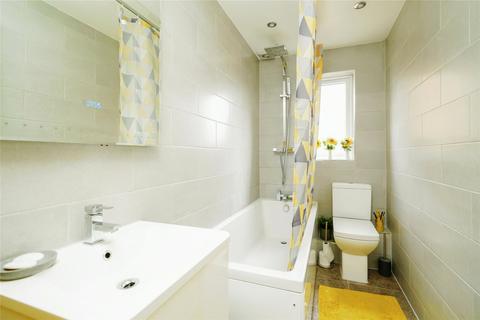102 Bracken Close, Carterton, OX18 1TG