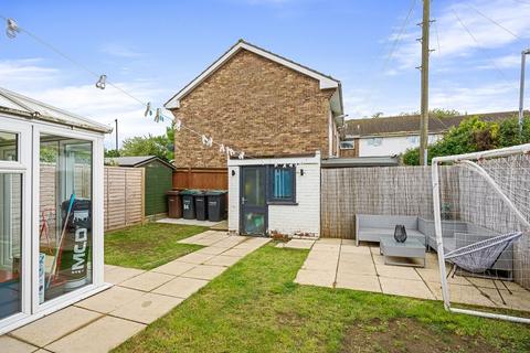 84 Mackenzie Way, Gravesend, DA12 5UB