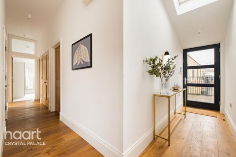 3 bedroom flat for sale, Tooting High Street, LONDON