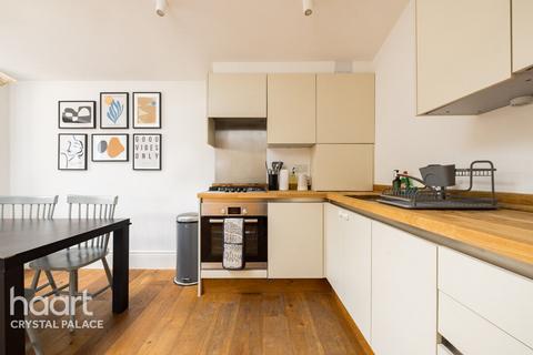 3 bedroom flat for sale, Tooting High Street, LONDON