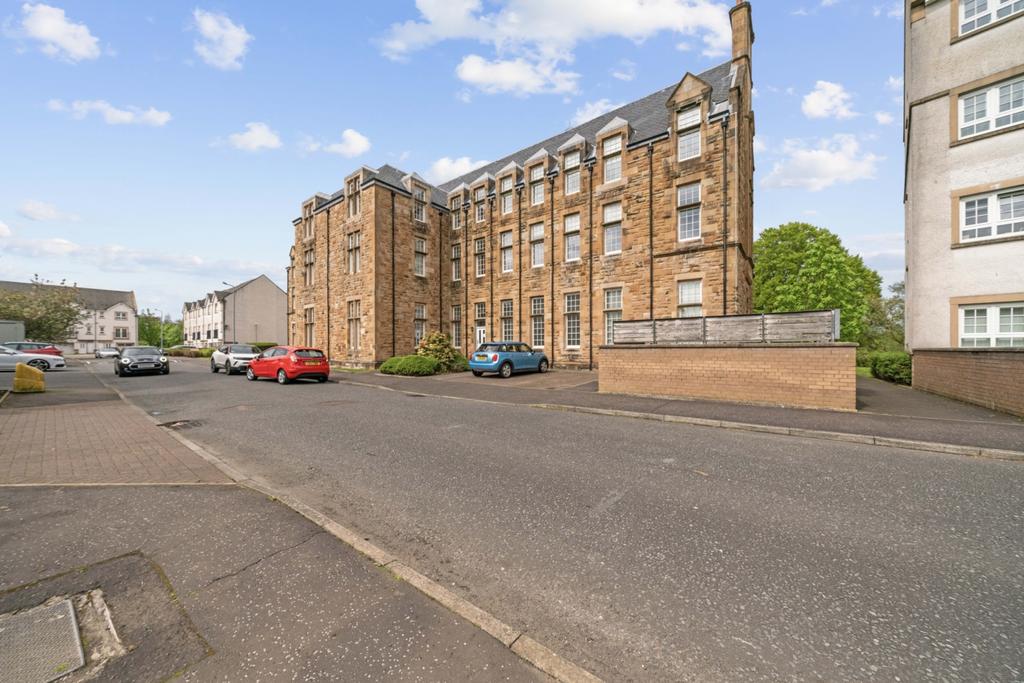 Parklands Oval, Crookston, Glasgow G53 2 bed flat for sale £155,000