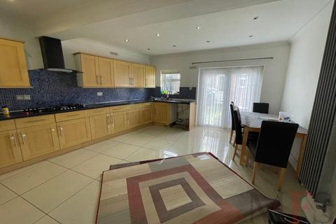 3 bedroom house to rent, Kingsbridge Crescent, Southall, UB1