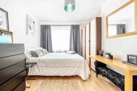 4 bedroom semi-detached bungalow for sale, Carr Road , UB5
