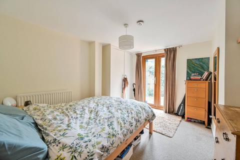 2 bedroom flat for sale, Hemberton Road, Clapham North, London, SW9