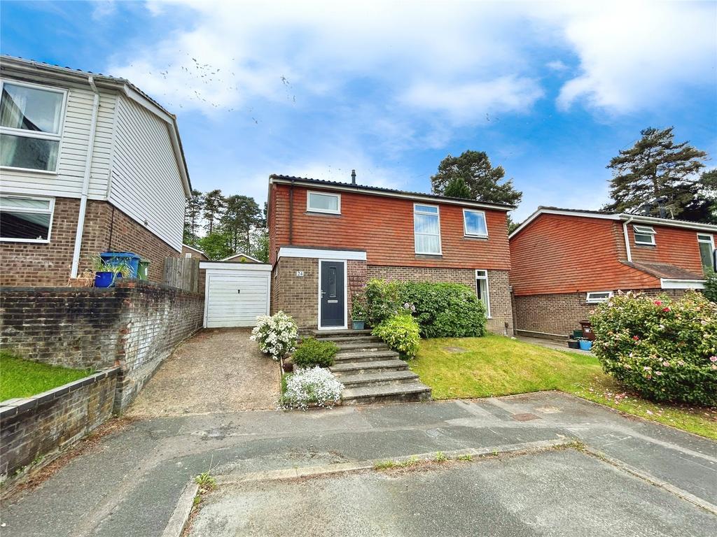 Orion, Bracknell, Berkshire, RG12 3 bed link detached house £475,000