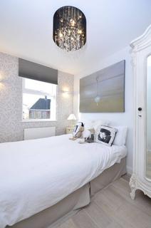 2 bedroom flat to rent, Bracknell Gardens, Hampstead, London, NW3