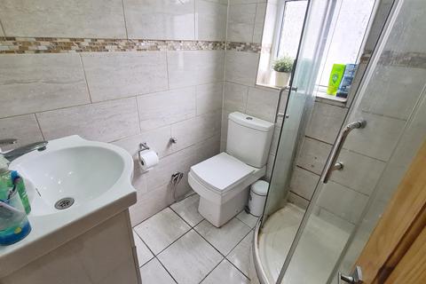 31 Forest Range, Manchester, M19 2ES