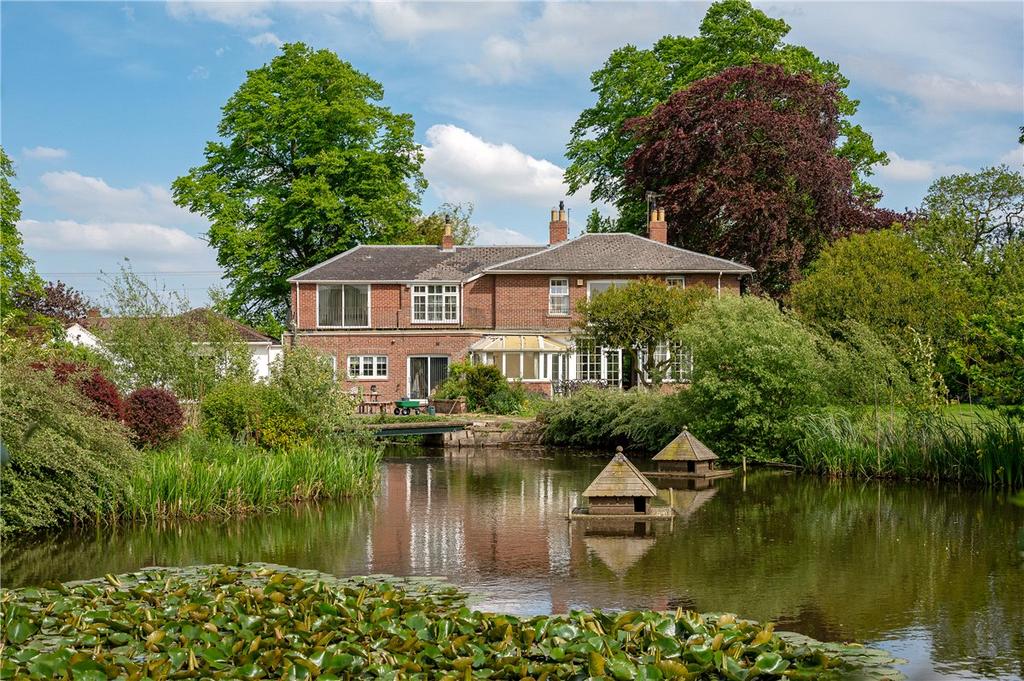 Aughton, York, East Yorkshire, YO42 5 bed detached house for sale £