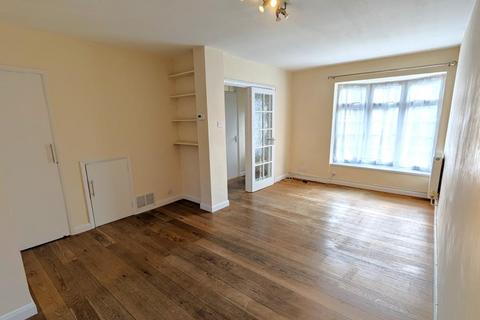 3 bedroom terraced house to rent, Ockenden Road, Woking GU22