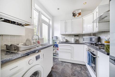 3 bedroom maisonette to rent, Southcroft Road, Furzedown, London, SW16