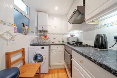 2 bedroom flat to rent, Gorringe Park Avenue, Mitcham, CR4
