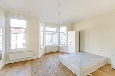 4 bedroom terraced house to rent, Chapter Road, Dollis Hill, London, NW2