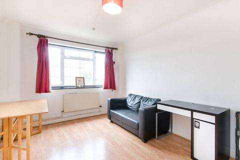 3 bedroom flat to rent, Ashford Road, Cricklewood, London, NW2