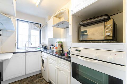 3 bedroom flat to rent, Ashford Road, Cricklewood, London, NW2