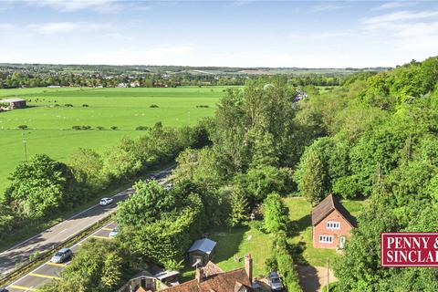 3 bedroom detached house for sale, Bisham, SL7 1RX