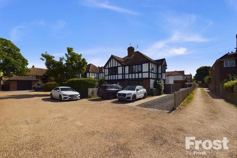 13 Elmsway, Ashford, TW15 2SH