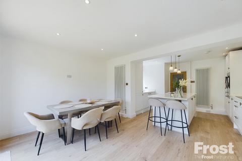 13 Elmsway, Ashford, TW15 2SH
