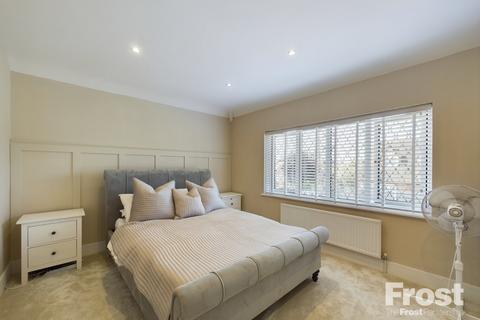 13 Elmsway, Ashford, TW15 2SH