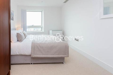2 bedroom apartment to rent, Duckman Tower, Lincoln Plaza E14
