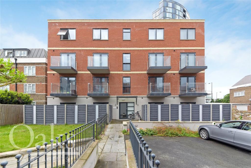 Tavistock Road, Croydon 3 bed apartment to rent £1,900 pcm (£438 pw)