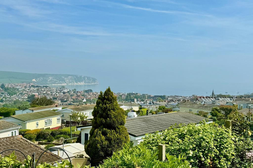 HOBURNE PARK, SWANAGE 2 bed detached bungalow for sale £295,000