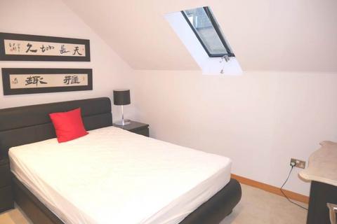 3 bedroom flat to rent, Sunbury Street, Edinburgh,