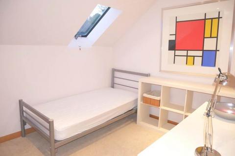 3 bedroom flat to rent, Sunbury Street, Edinburgh,