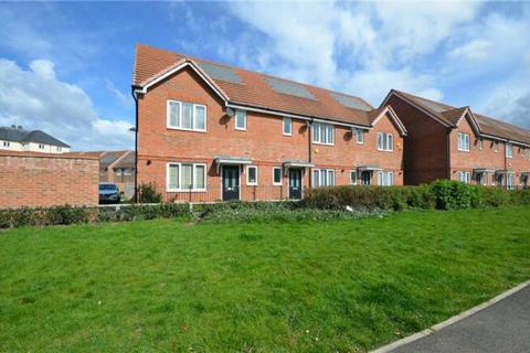 4 bedroom terraced house for sale, Holywell Way, Staines-Upon-Thames, TW19