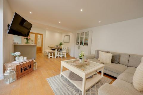 2 bedroom ground floor flat for sale, Junction Road, Burgess Hill, RH15