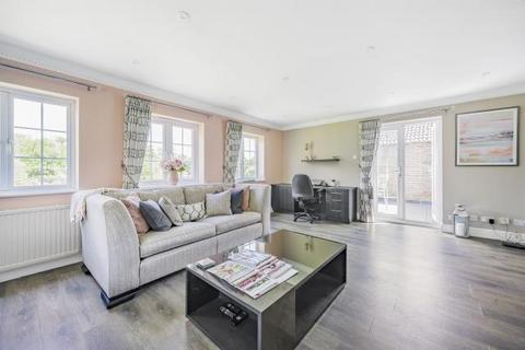 2 bedroom flat for sale, Lightwater,  Surrey,  GU18