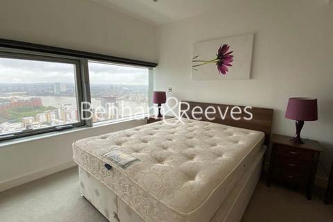 1 bedroom apartment to rent, Landmark East, Marsh Wall E14
