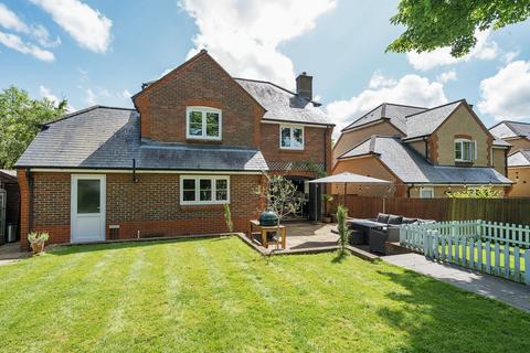 4 bedroom detached house for sale, Woodland Crescent,  Farnborough , GU14