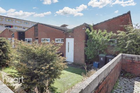 4 bedroom end of terrace house for sale, Limes Avenue, Chigwell