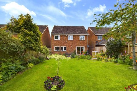 4 bedroom detached house for sale, Roblin Close, Aylesbury HP21