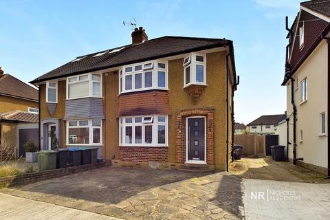 6 Moorfield Road, Chessington, KT9 1AU