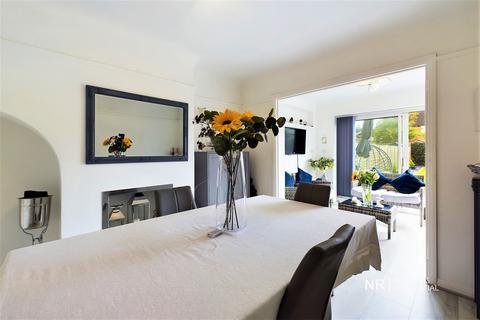 6 Moorfield Road, Chessington, KT9 1AU