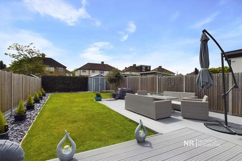 6 Moorfield Road, Chessington, KT9 1AU