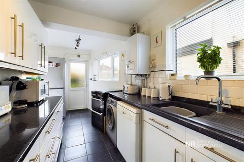 6 Moorfield Road, Chessington, KT9 1AU